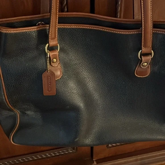 Vintage Coach! Black shoulder case. All the pockets. - Picture 3 of 7